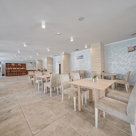 Cinema Hotel Primorsko Zewnętrze zdjęcie