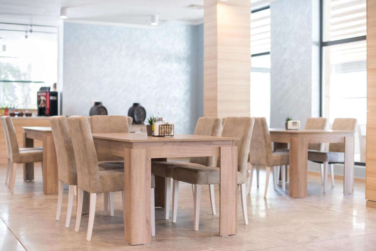 Cinema Hotel Primorsko Zewnętrze zdjęcie