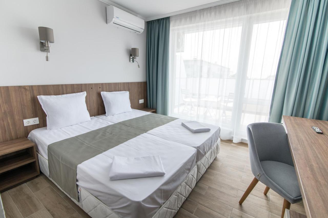 Cinema Hotel Primorsko Zewnętrze zdjęcie