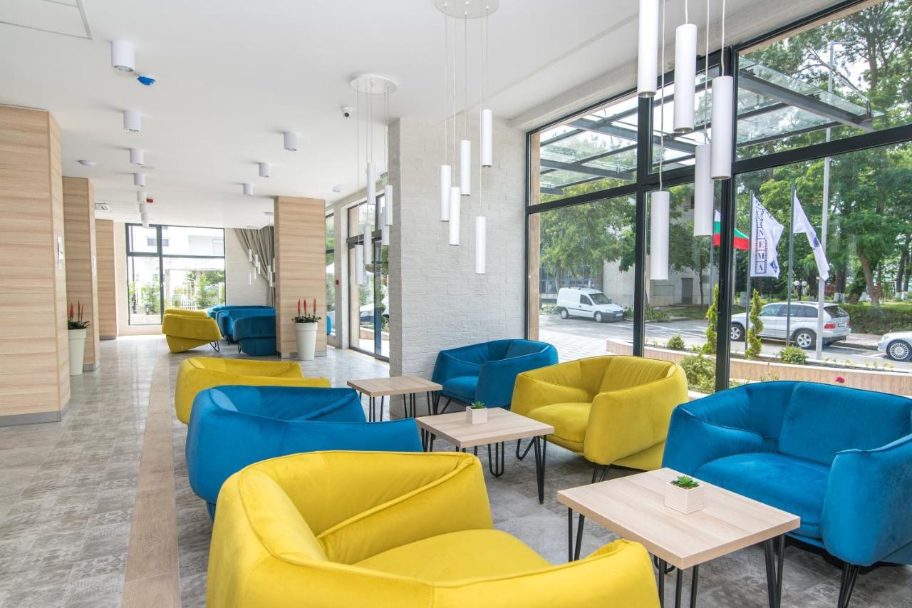 Cinema Hotel Primorsko Zewnętrze zdjęcie