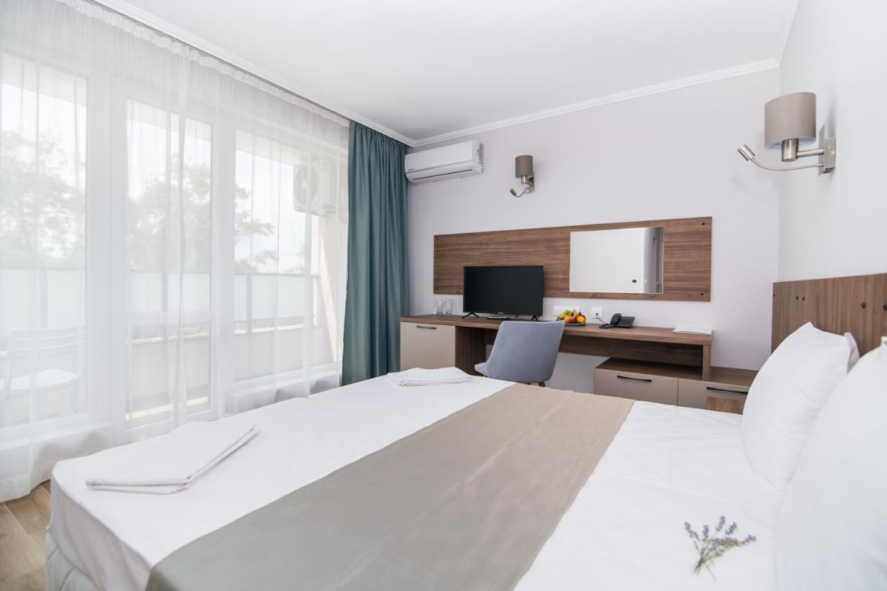 Cinema Hotel Primorsko Zewnętrze zdjęcie