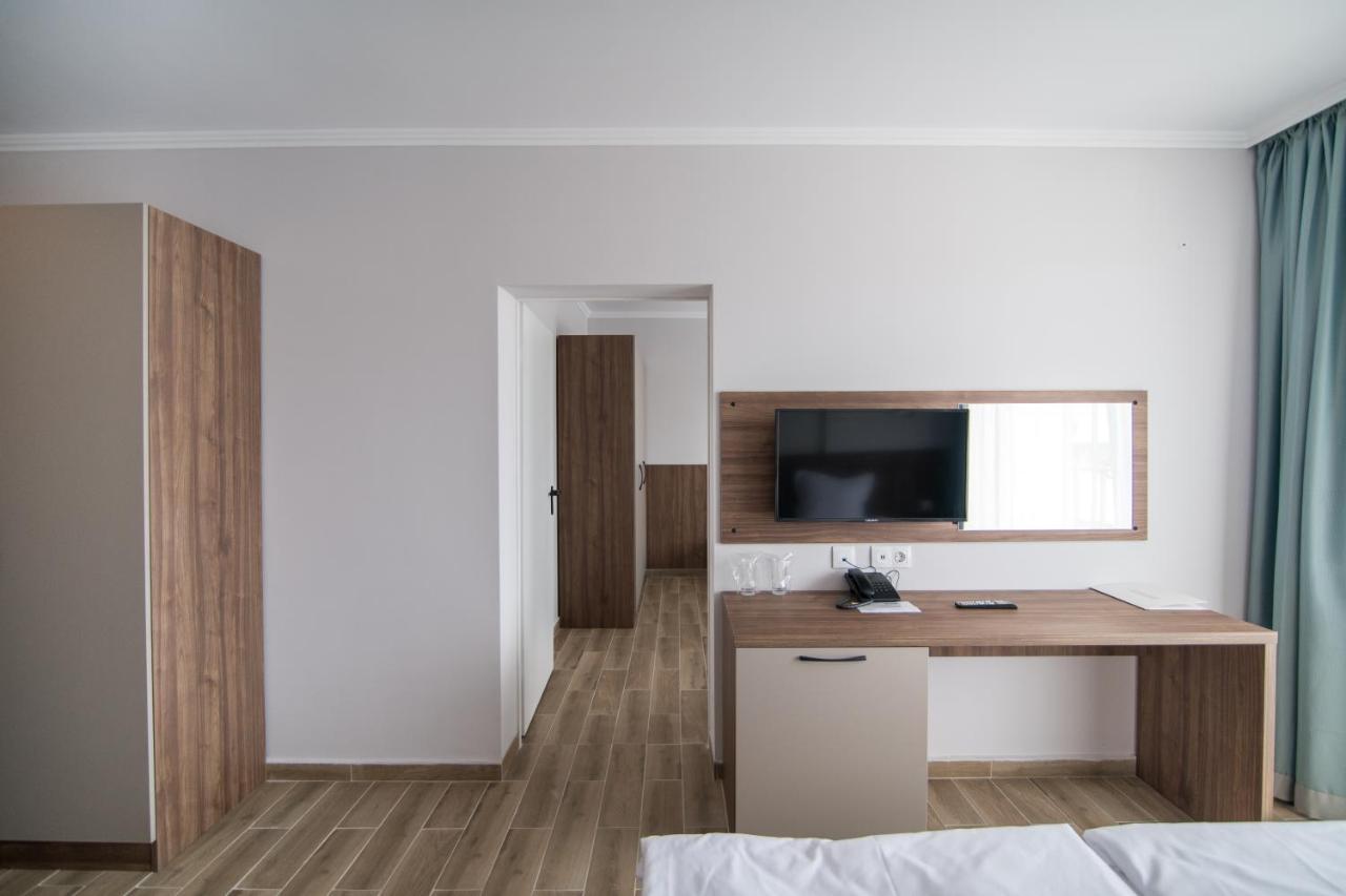 Cinema Hotel Primorsko Zewnętrze zdjęcie