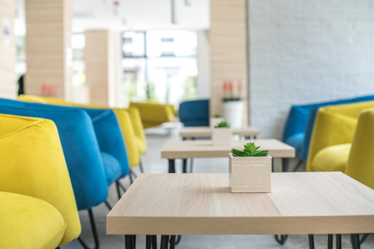Cinema Hotel Primorsko Zewnętrze zdjęcie