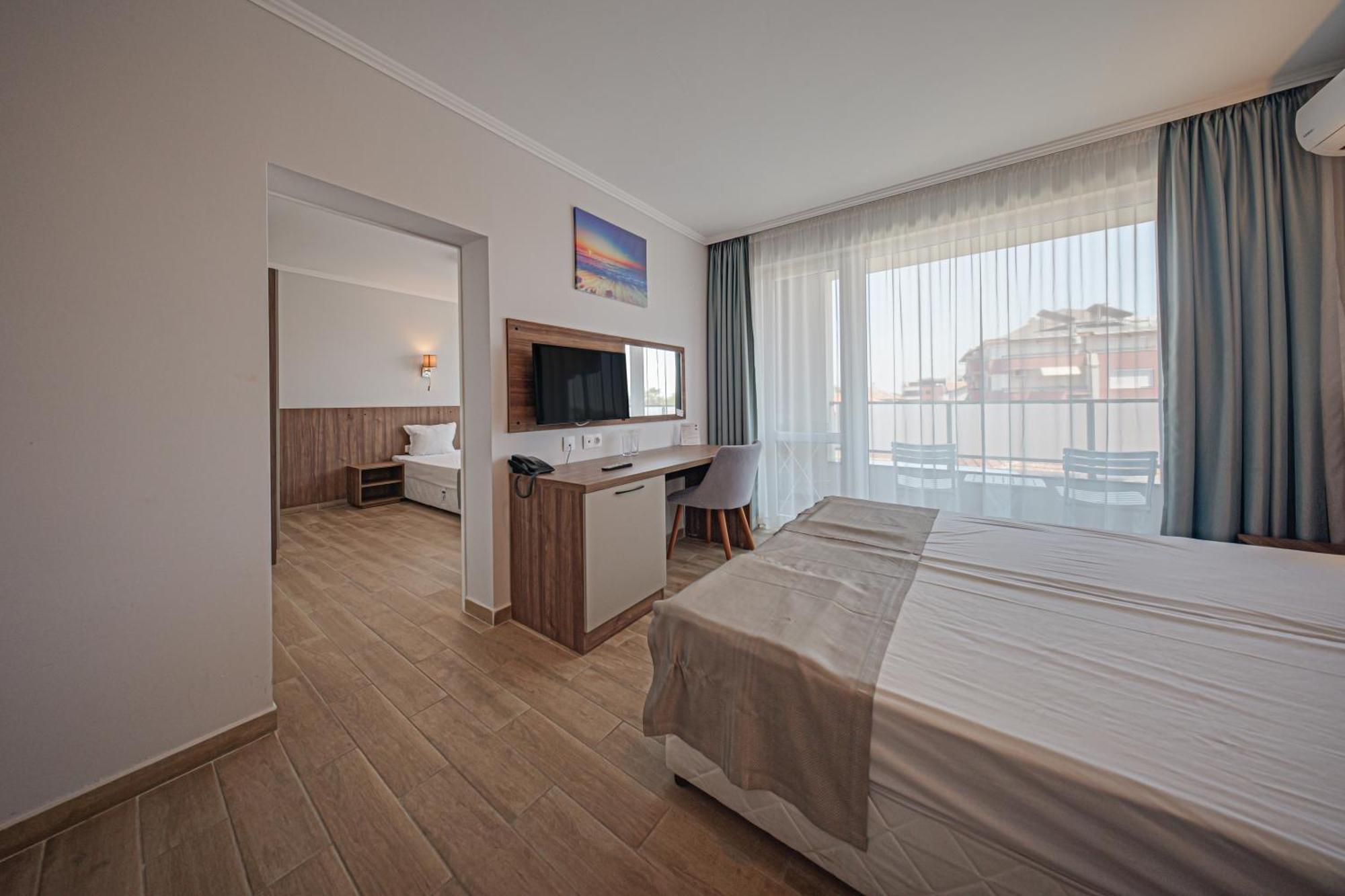 Cinema Hotel Primorsko Zewnętrze zdjęcie
