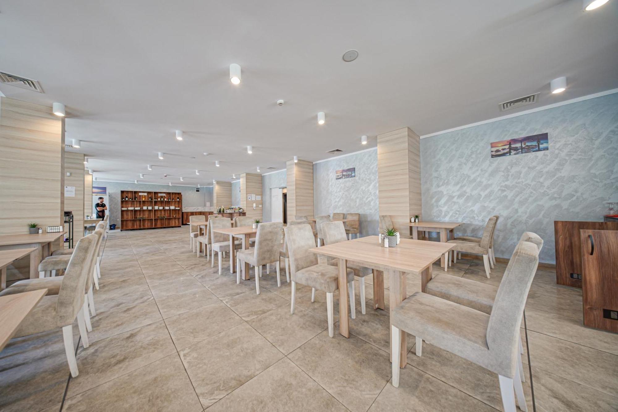 Cinema Hotel Primorsko Zewnętrze zdjęcie