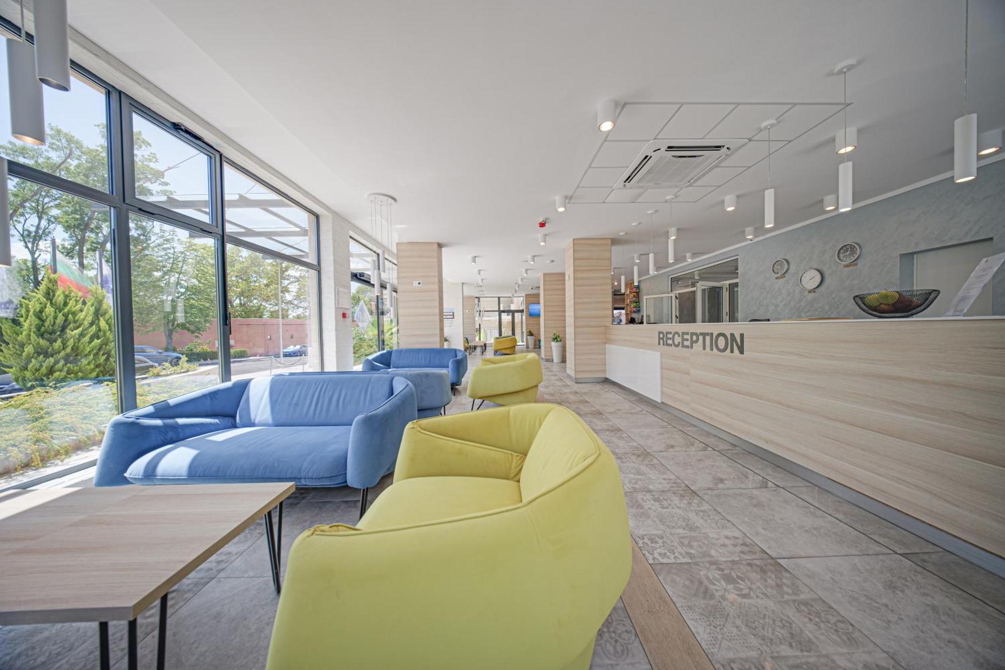 Cinema Hotel Primorsko Zewnętrze zdjęcie
